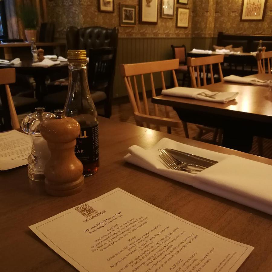The Red Lion Hawkshaw Hotell Bury  Exteriör bild